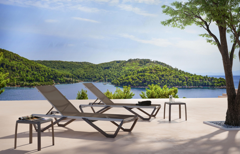 Столик пластиковый для шезлонга Wave Side Table