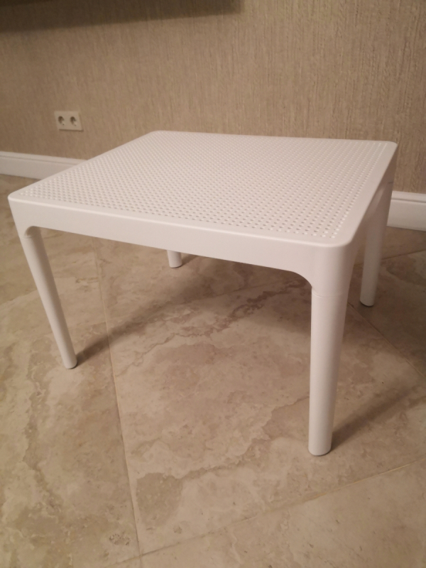 Столик пластиковый журнальный Sky Side Table
