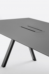 Стол с каналом для протяжки проводов Arki-Table CCO Fenix