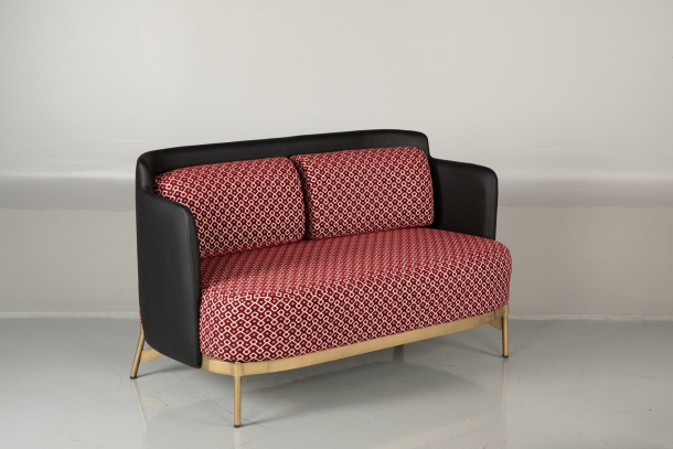 Диван двухместный с подушками Minotti