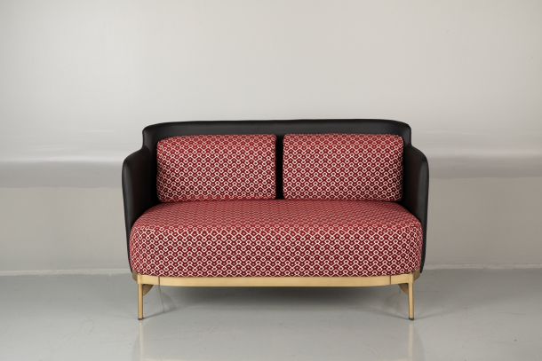 Диван двухместный с подушками Minotti