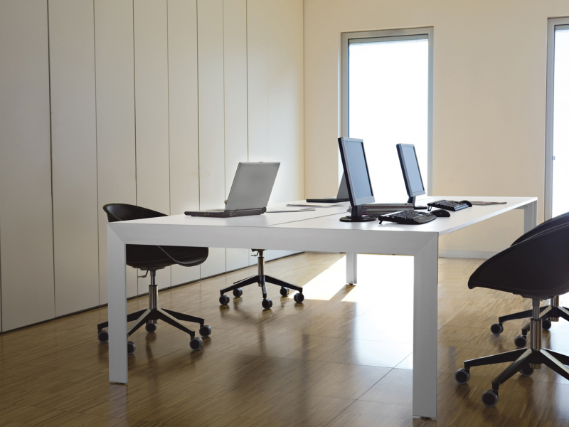 Стол ламинированный Matrix Desk