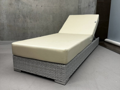 Шезлонг-лежак плетеный с матрасом ReeHouse Mantera оцинкованная сталь, искусственный ротанг, акрил белый люкс, светло-бежевый Фото 13