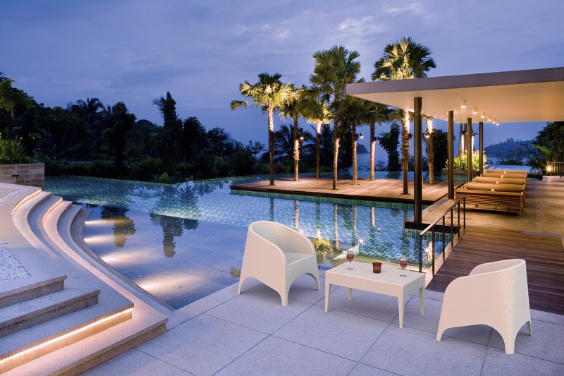 Столик пластиковый плетеный журнальный Miami Lounge Table