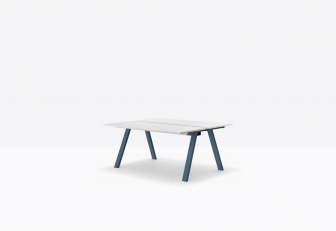 Стол ламинированный с каналом для протяжки проводов Arki-Table Desk