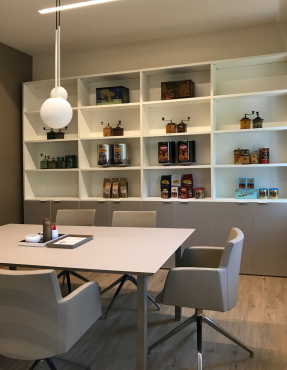 Lazzarin Cafe, Сузегана, Италия