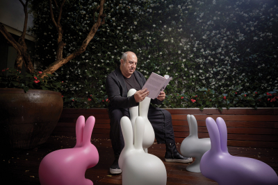 Стул пластиковый Qeeboo Rabbit полиэтилен серый Фото 7
