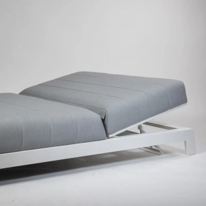 Шезлонг-лежак мягкий Grattoni Bite  алюминий, ткань sunbrella белый, светло-серый Фото 5