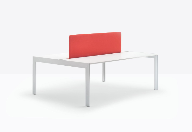 Стол со звукопоглощающей панелью Matrix Desk