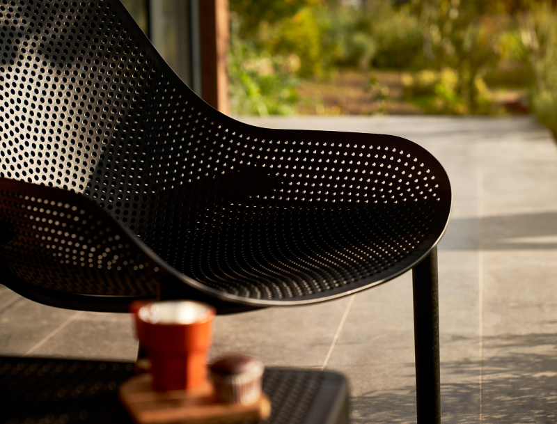 Столик пластиковый журнальный Sky Side Table