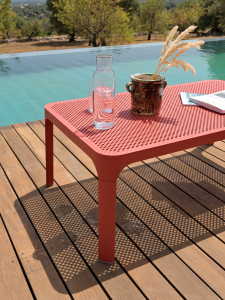 Столик пластиковый журнальный Nardi Net Table 100 стеклопластик коралловый Фото 10